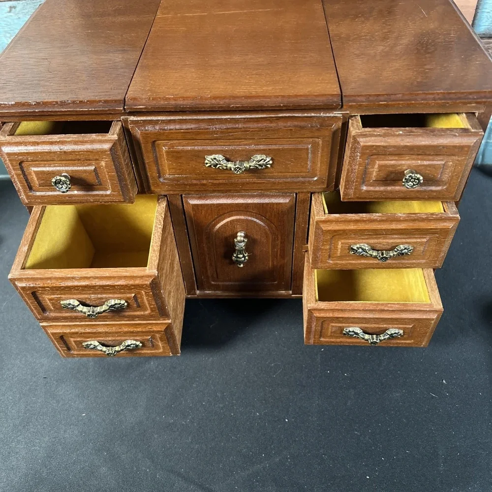Vintage Wood Music Jewelry Box  5Drawer, Top Lift, Middle‎ Ring Holder - WORKS